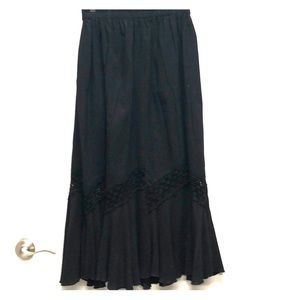 Black skirt with elastic waist
